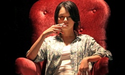 夫人不礼貌的行动